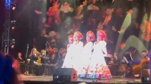 Закружилась листва золотая