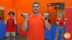 Разминаемся и укрепляем бицепсы. Доброе утро. Фрагмент выпуска от 30.10.2025