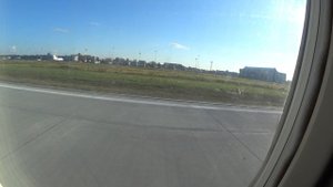 ПОСАДКА В АЭРОПОРТУ АРХАНГЕЛЬСКА. АВИАКОМПАНИЯ РУСЛАЙН. SRJ-200. ОБРАЩЕНИЕ СТЮАРДЕССЫ К ПАССАЖИРАМ.