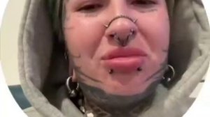 Россиянку не пустили в Дубай из-за татуировок, пирсинга и ярких волос. Пограничники продержали её 20