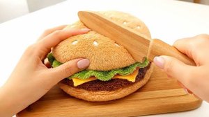 РЕЖЕМ ИГРУШЕЧНЫЕ ВКУСНЯШКИ И БУТЕРБРОДЫ! РЕАКЦИЯ! НОЖОМ! ОЧЕНЬ МИЛЫЕ БЛЮДА