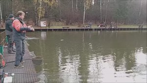 На старте работает блесна в цвете малина-шартрез. Рыбалка на спорт зоне.Клёвое место лосиный остров