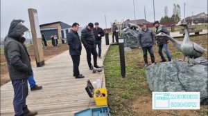 Установка новых фигур на Набережной реки Мензеля.