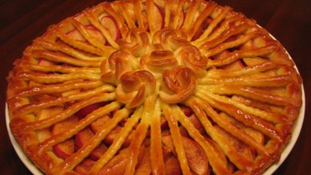 Дрожжевой пирог с яблоками