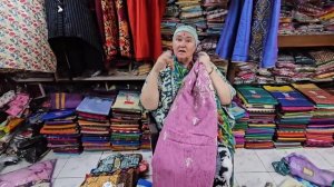 Трудный выбор, индийские сари не повторяются! Ищем бедных женщин с русскоговорящим водителем. Дасара