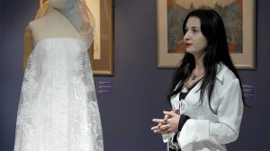 Историю загадочной женщины с картины «Незнакомка» раскрыли на Неделе моды в Ереване