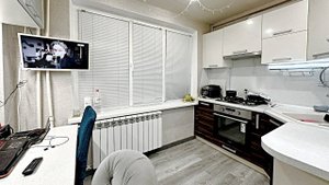 Отличная трехкомнатная квартира 70 кв.м застекленный балкон мебель. Краснодарский край город Армавир