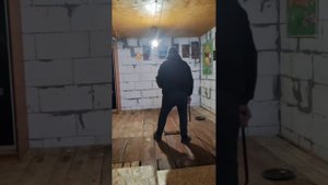 Сегодня положено начало стройки душевой кабины и туалета 👍 Итог: сняли полы и минус топор 🤣