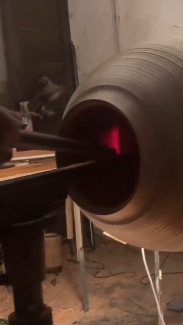 Монолитная деревянная ваза