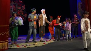 Застенчивый зайчик и очаровательная белочка – как герои сказки учат маленьких зрителей уметь дружить