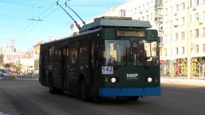 Троллейбус Екатеринбурга ЗиУ-682 КР Иваново борт. №142 маршрут 31 на остановке "Проспект Ленина"