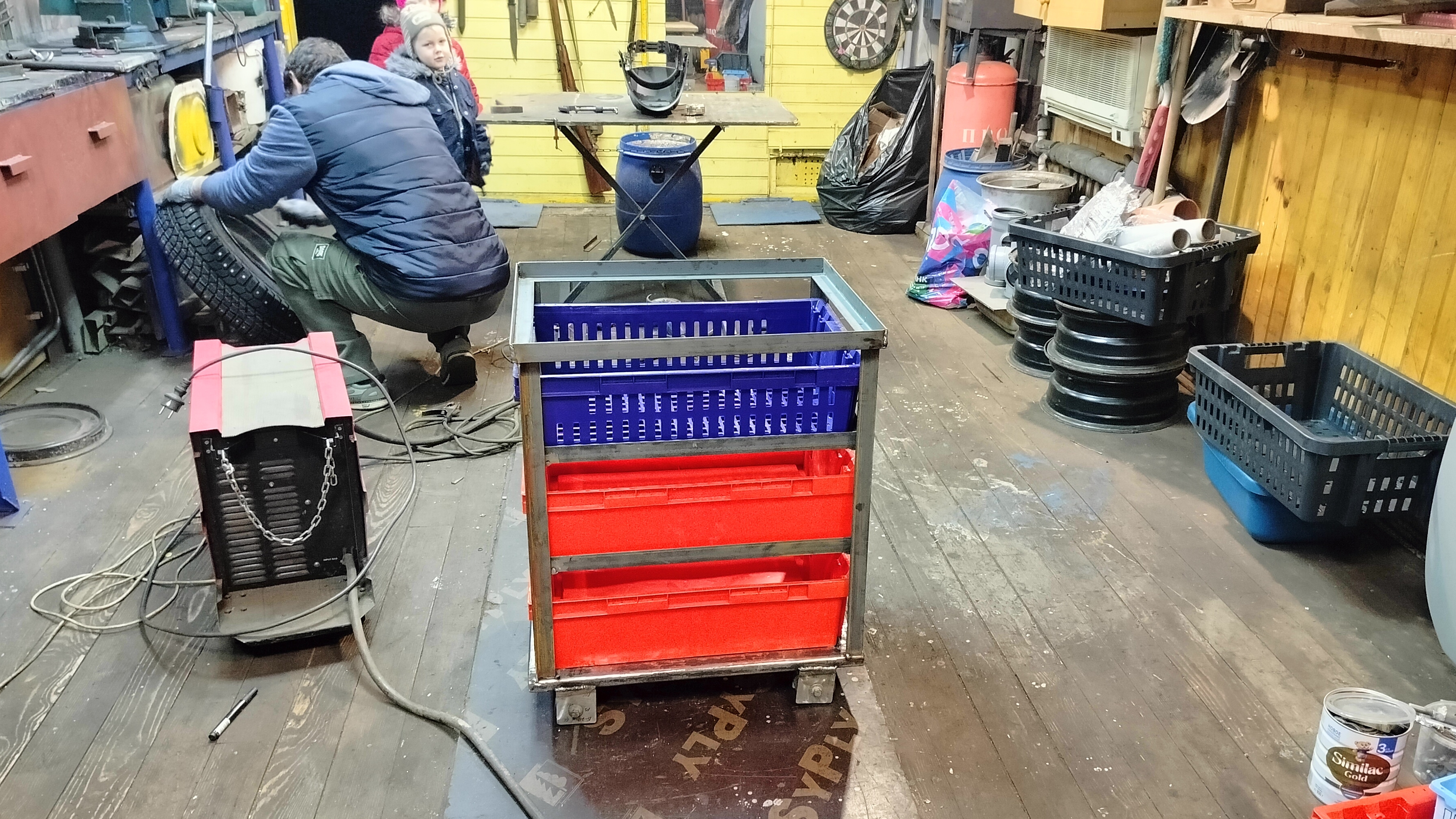 самодельная тележка для инструмента и металла