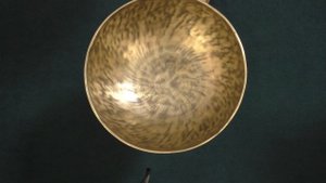 Поющая чаша Nepal Carving 25,3 см, Соль# 104 Гц, Ре 300