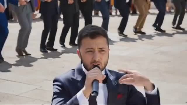 Зеленский исполняет песню для великой России смотреть онлайн