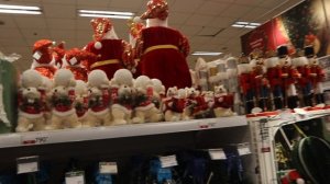 Конец октября, а этот новогодний отдел работает уже неделю. Непривычно. Четверг, 30 октября 2025 г