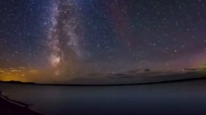 Уникальный таймлапс, где в одном кадре уместился Млечный путь и северное сияние
