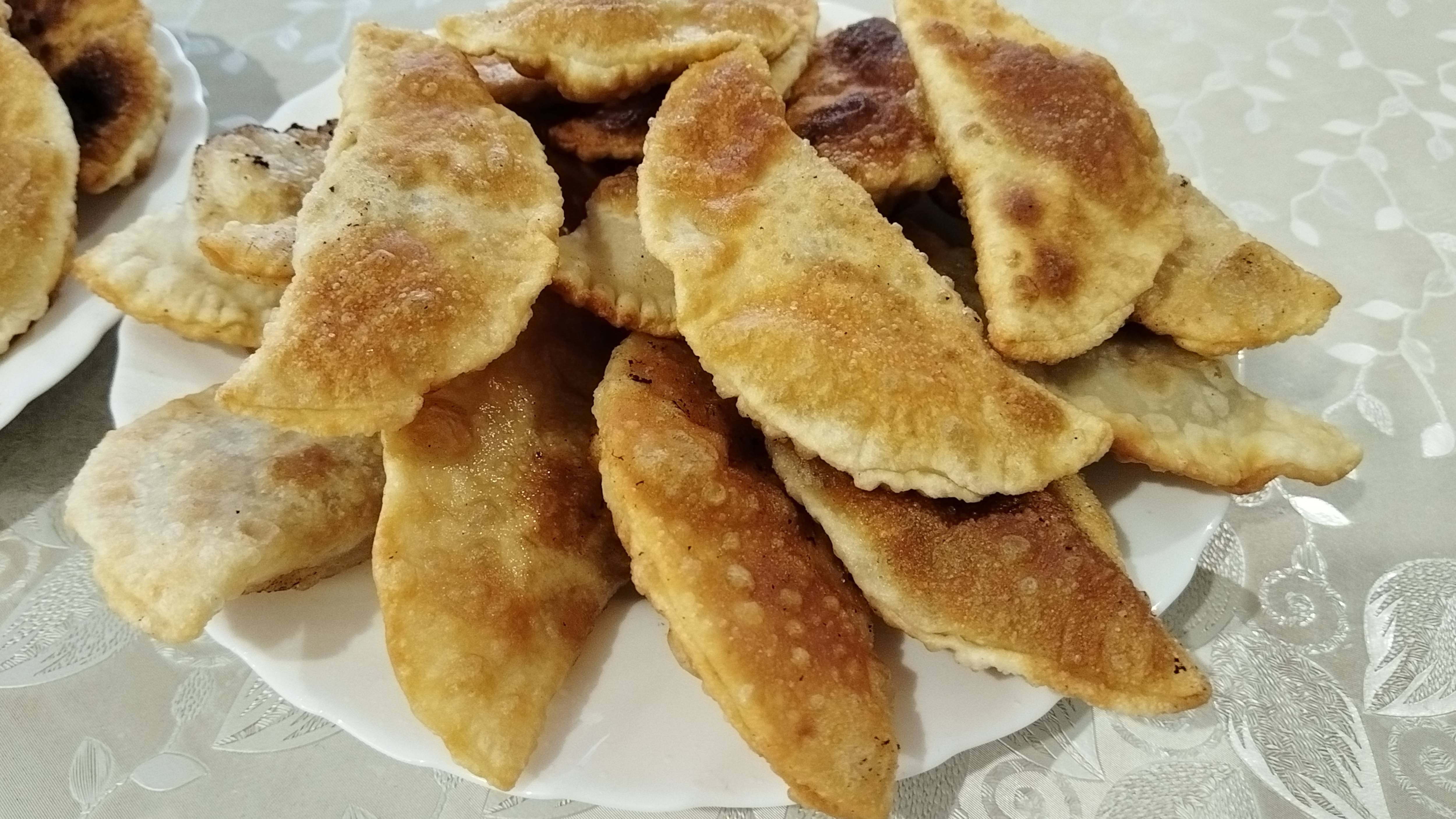 Пошаговый рецепт чебуреков с фаршем в домашних условиях