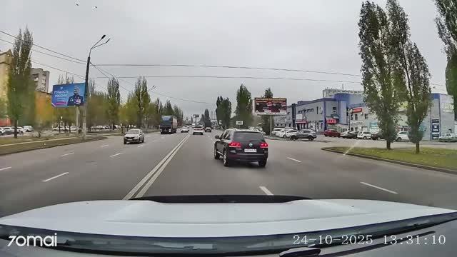 Дядя на туареге настолько глуп, что не понимает очевидных вещей.