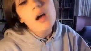 Красивая девушка красиво поёт красивую песню)