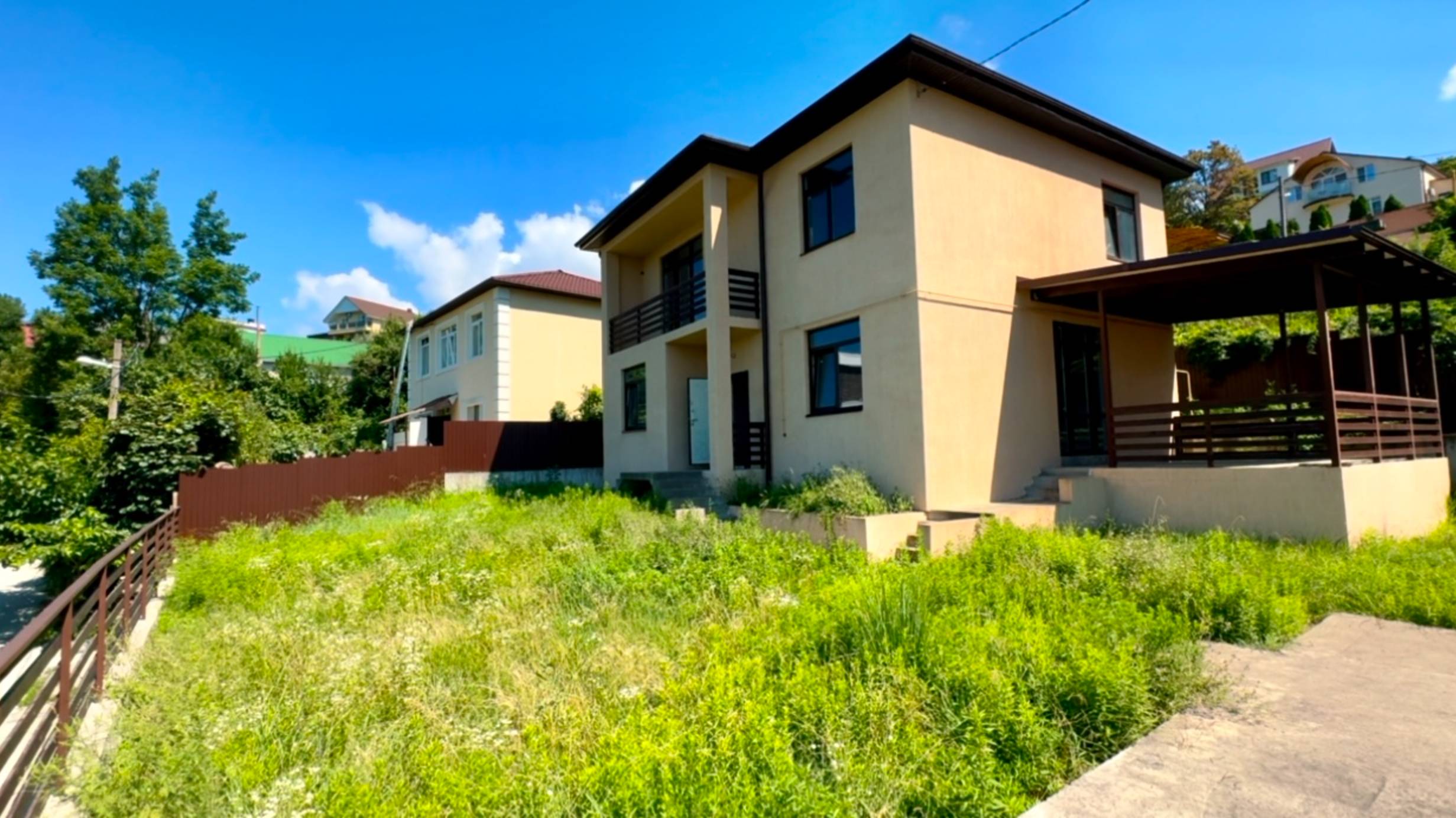 Дом с гаражом с приличными соседями. Дом в Сочи смотреть онлайн