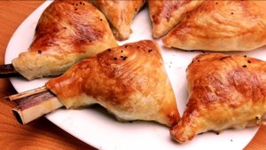 ВКУСНАЯ СЛОЕНАЯ САМСА ИЗ РЕБРЫШЕК!САМСА НА КОСТОЧКЕ/Супер вкусный рецепт/Рецепты самсы/Самса слоеная