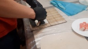 Суши (роллы) своими руками. Серия-4. Ролл на скорую руку рисом наружу.