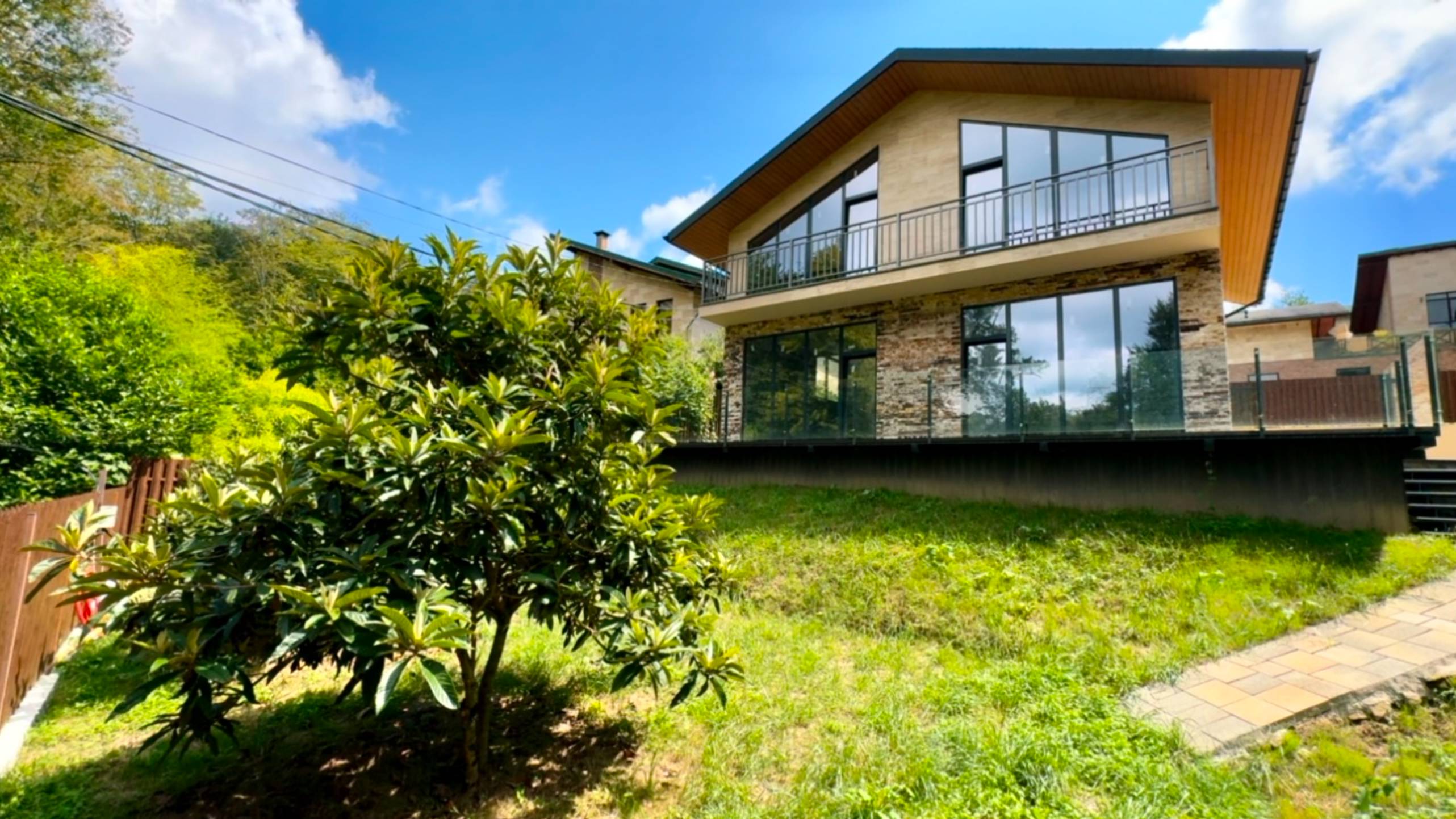 Дом в лесу. Дома в Сочи. Красивые дома в Сочи смотреть онлайн