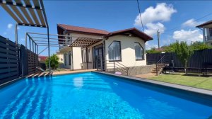 Одноэтажный дом с бассейном в Сочи недалеко от побережья Черного моря