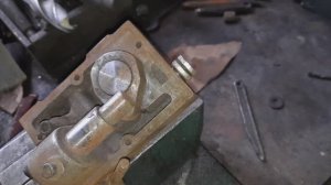 Не поднимается кабина MAN TGX. Тугой насос