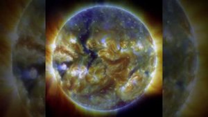 Солнце в экстремальном ультрафиолете, снятое космическим аппаратом SDO за один месяц