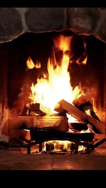 15 секунд уюта — живой камин и треск дров 🔥 смотреть онлайн