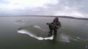 УЖАСНЫЙ И ОПАСНЫЙ ПЕРВЫЙ ПОСЛЕДНИЙ ЛЕД! первый лед 2025 2026