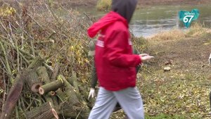 Смоленские единороссы наводят порядок на берегу Днепра