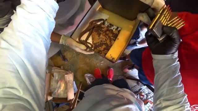 АУКЦИОН КОНТЕЙНЕРОВ В США - Купили гараж за $3000, а там оружейный склад. Неожиданные находки .