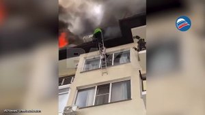 В Сочи соседи спасли девушку из горящего дома с помощью лестницы