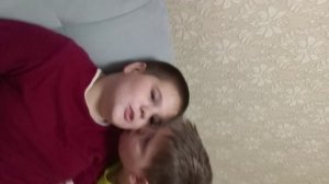 20 минут в троём в одной комнате!в троём?