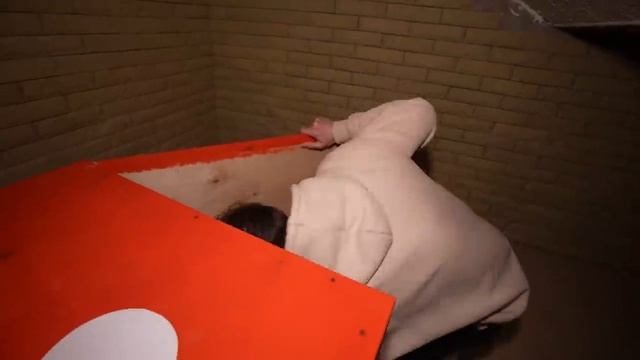 Страшные ПРЯТКИ ОТ КЛОУНА в 3 Часа Ночи ! смотреть онлайн