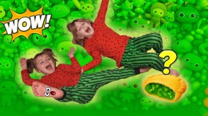 МЫ ЗАСТРЯЛИ В ЗЕЛЕНОМ МИРЕ 24 ЧАСА! 🌿 💚 Челлендж приключение с Лия Бум и Ульяной