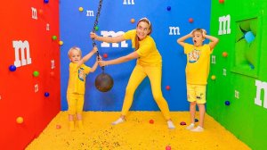 Веселые челленджи для детей с Крисом и мамой!