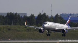 Эйрбас А320 авиакомпании “Аэрофлот” приземляется в аэропорту Шереметьево.