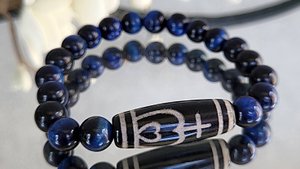 Браслет из соколиного глаза с бусиной ДЗИ