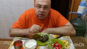 Мукбанг. Долма, чесночный соус, редиска и морс. Трагедия на Волге.