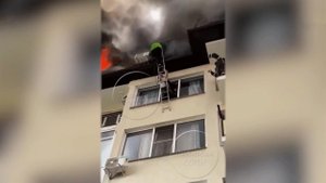 Спасение девушки из горящей квартиры в Сочи попало на видео