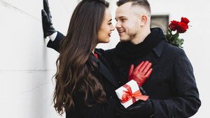 Песня: "Ты ушла, но в сердце оставила свой след".