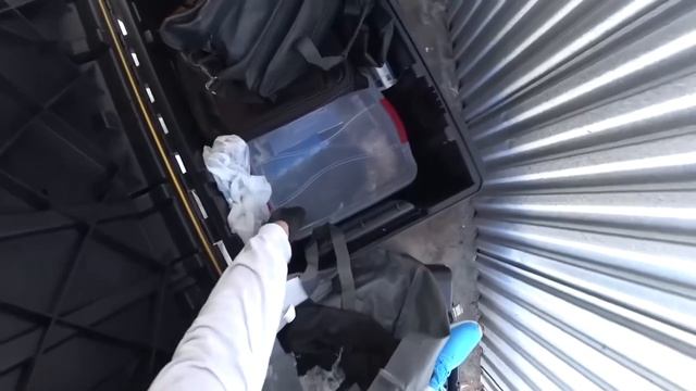 АУКЦИОН КОНТЕЙНЕРОВ В США Отдали $2000 за ящики на аукционе. Продали пластинку и микроскоп.