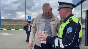 В Анапе сотрудники Госавтоинспекции провели разъяснительные беседы на автозаправочных станциях