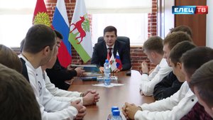 Первое место и 8 побед подряд: итоги сезона команда ФК "Елец" подвела вместе с главой города