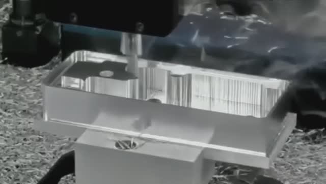 Залипательное видео. Работа на станке с ЧПУ.