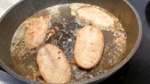 Бычьи яйца жарятся.