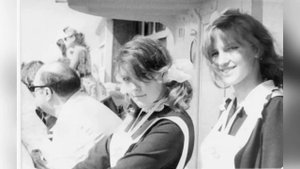 Красивые советские девушки и знакомая дворовая песня.mp4